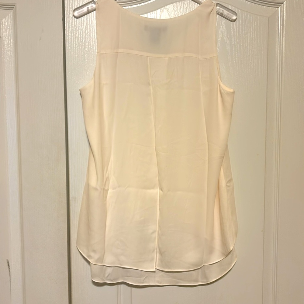 White House, Black Market Sleeveless split back V-neck Shell Petite Large NWT - Picture 3 of 6